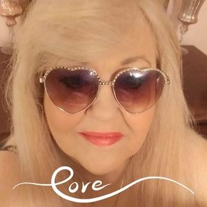 Meet your Posher, Ellie